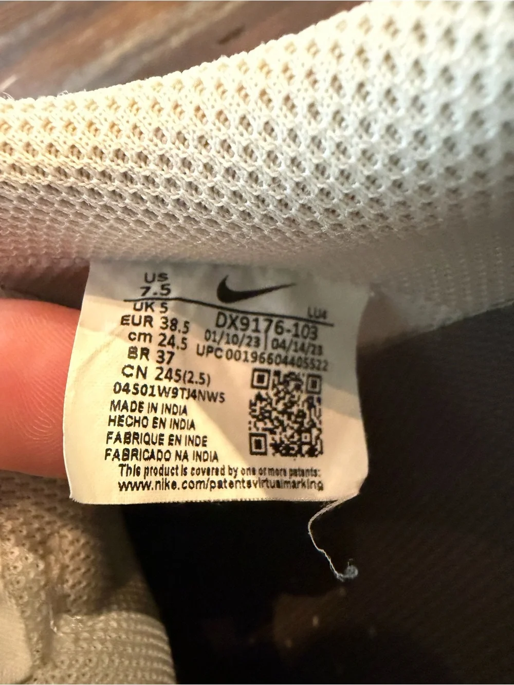 Nike Air Force Off-White/Cream Low-Top Sneakers - size 7.5